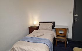 Room Near East Midland Airport 7